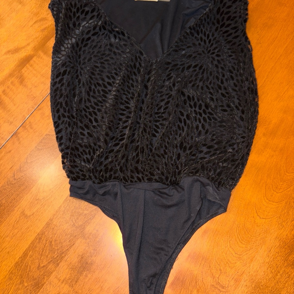 Ramy Brook Black Regina Velvet Embossed Burnout Cap Sleeve V-Neck Bodysuit Small - Picture 3 of 10